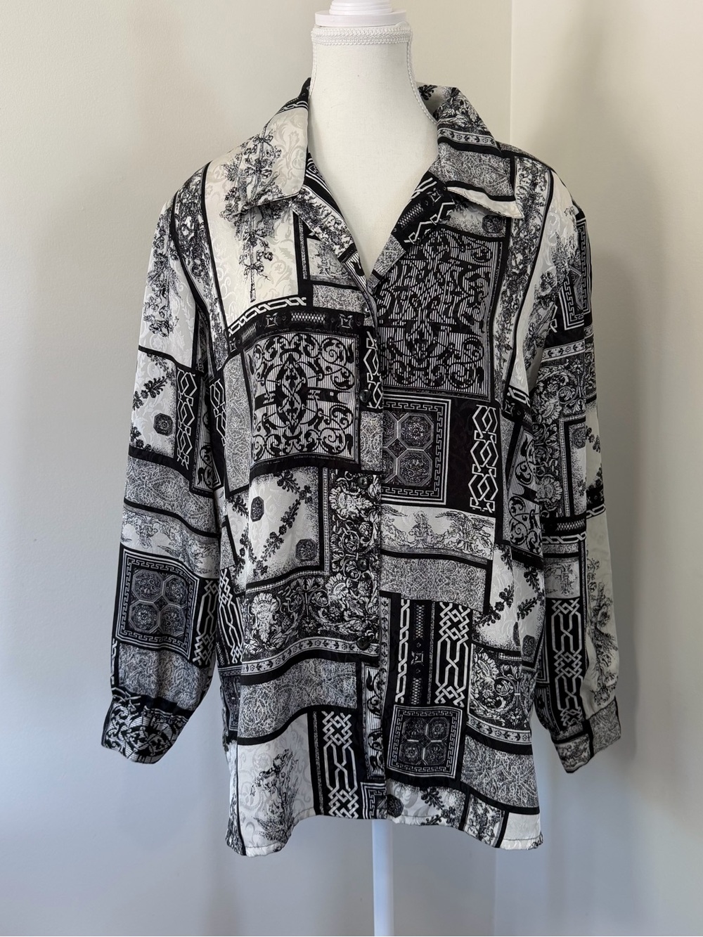 Alia Petite Baroque Geometric Patchwork Blouse 16P Black White Satin Feel